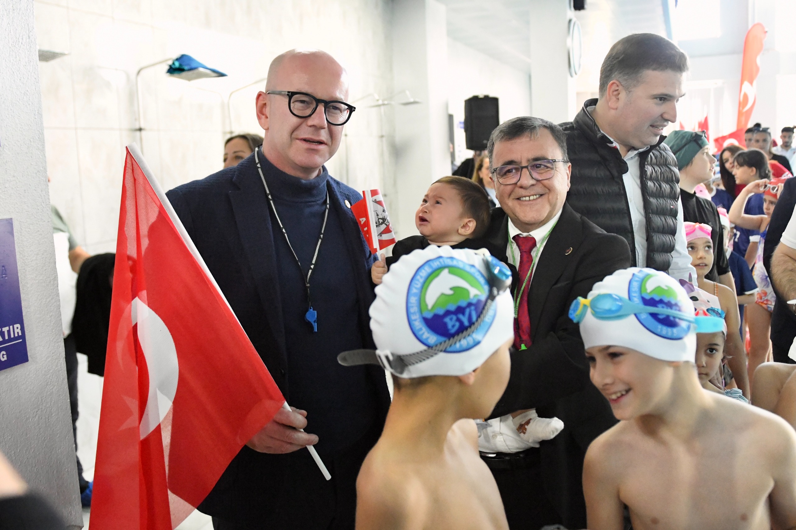 1-6-9 ALTIEYLÜL’DE CUMHURİYET COŞKUSU DOLU DOLU YAŞANDI