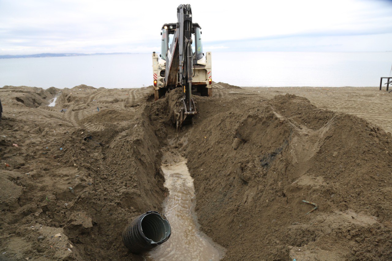 1-7-4 Edremit Belediyesi Sağanak Yağışlara Karşı 7/24 sahada