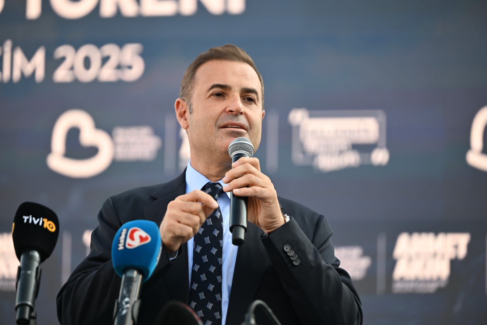 1-7-5 Cumhuriyet Meydanı 2.etabı açıldı. Akın: “Gurur verici işlere imza atıyoruz”