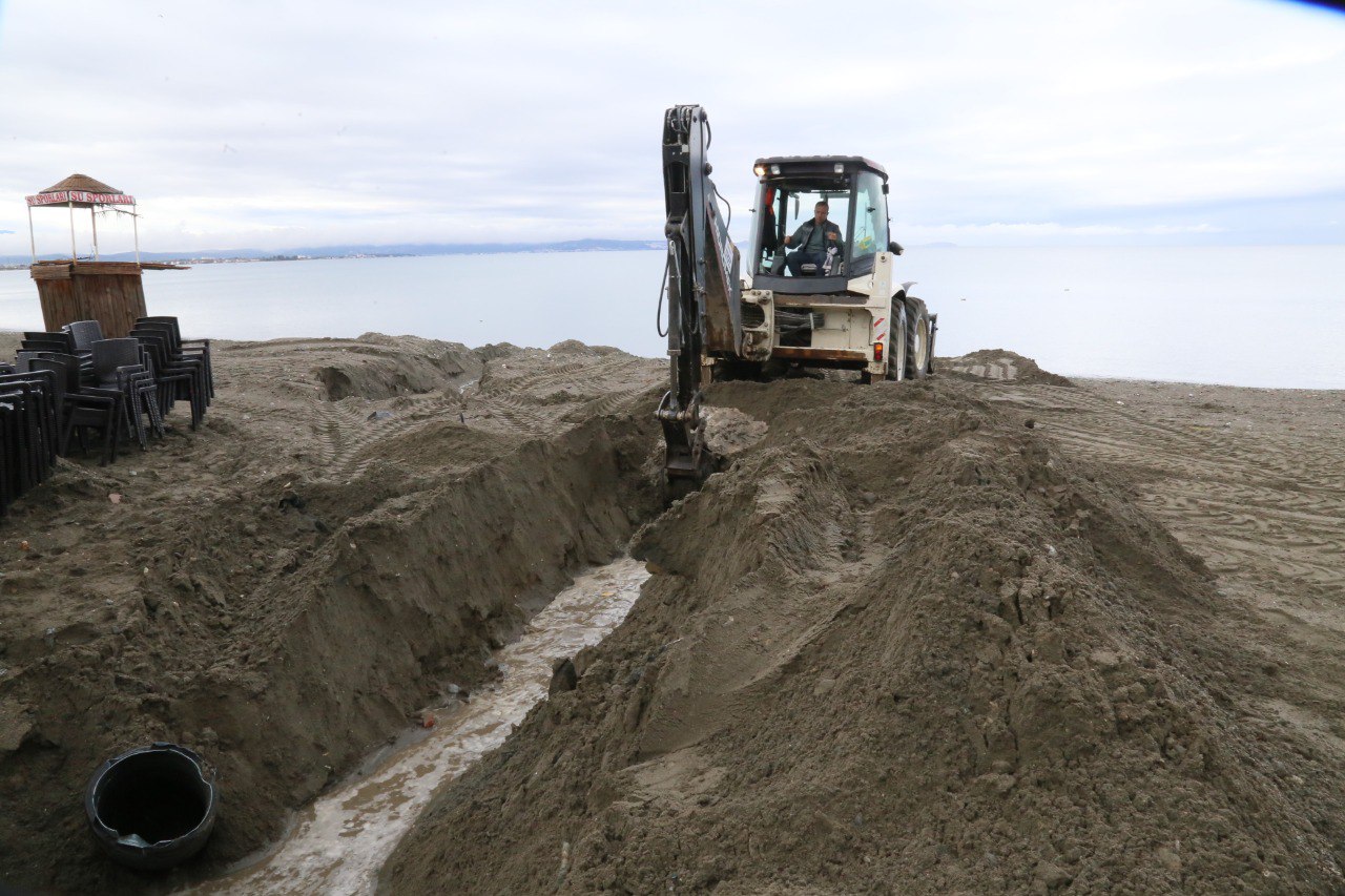 1-8-4 Edremit Belediyesi Sağanak Yağışlara Karşı 7/24 sahada