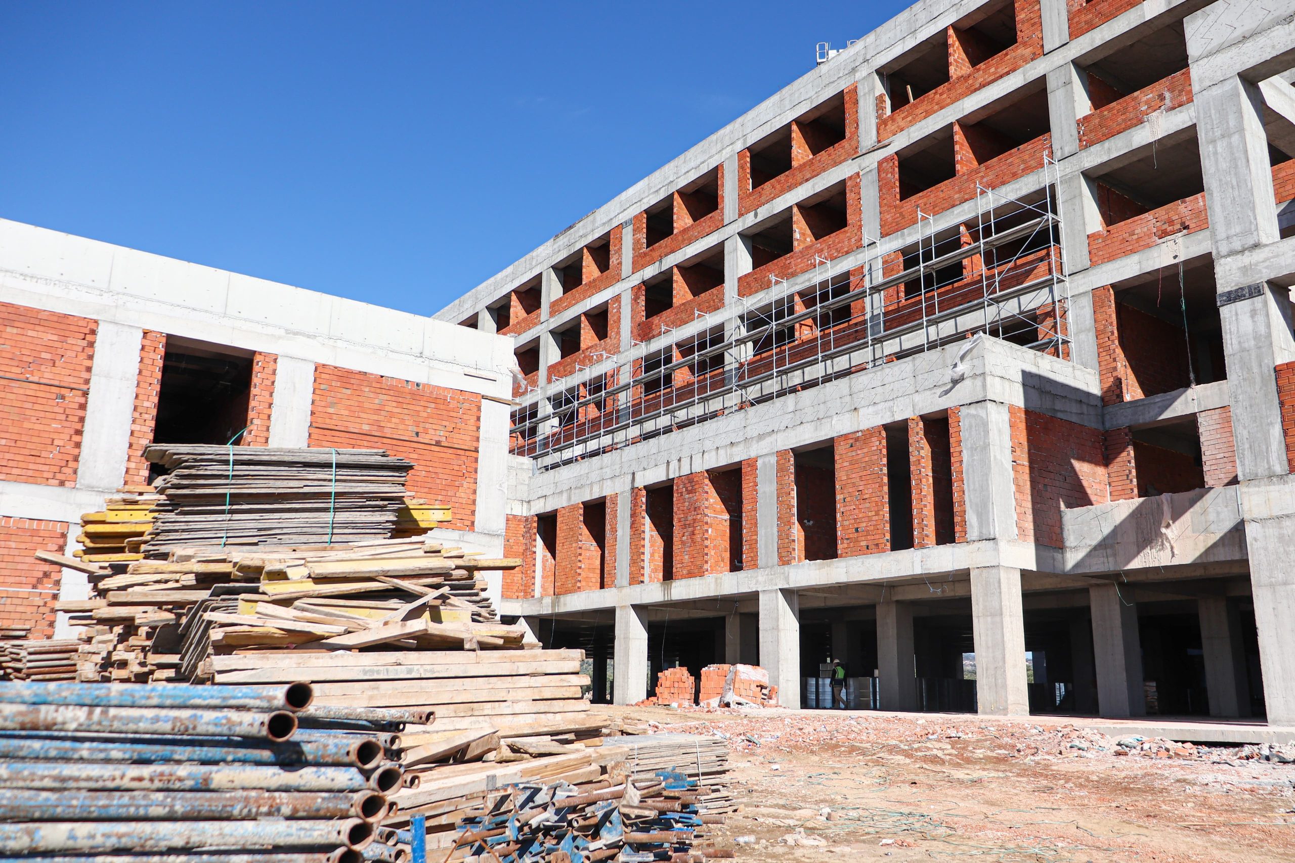 1-8-5-scaled MUSTAFA CANBEY: “EDREMİT DEVLET HASTANESİ, KÖRFEZ BÖLGEMİZİN SAĞLIK ÜSSÜ OLACAK”