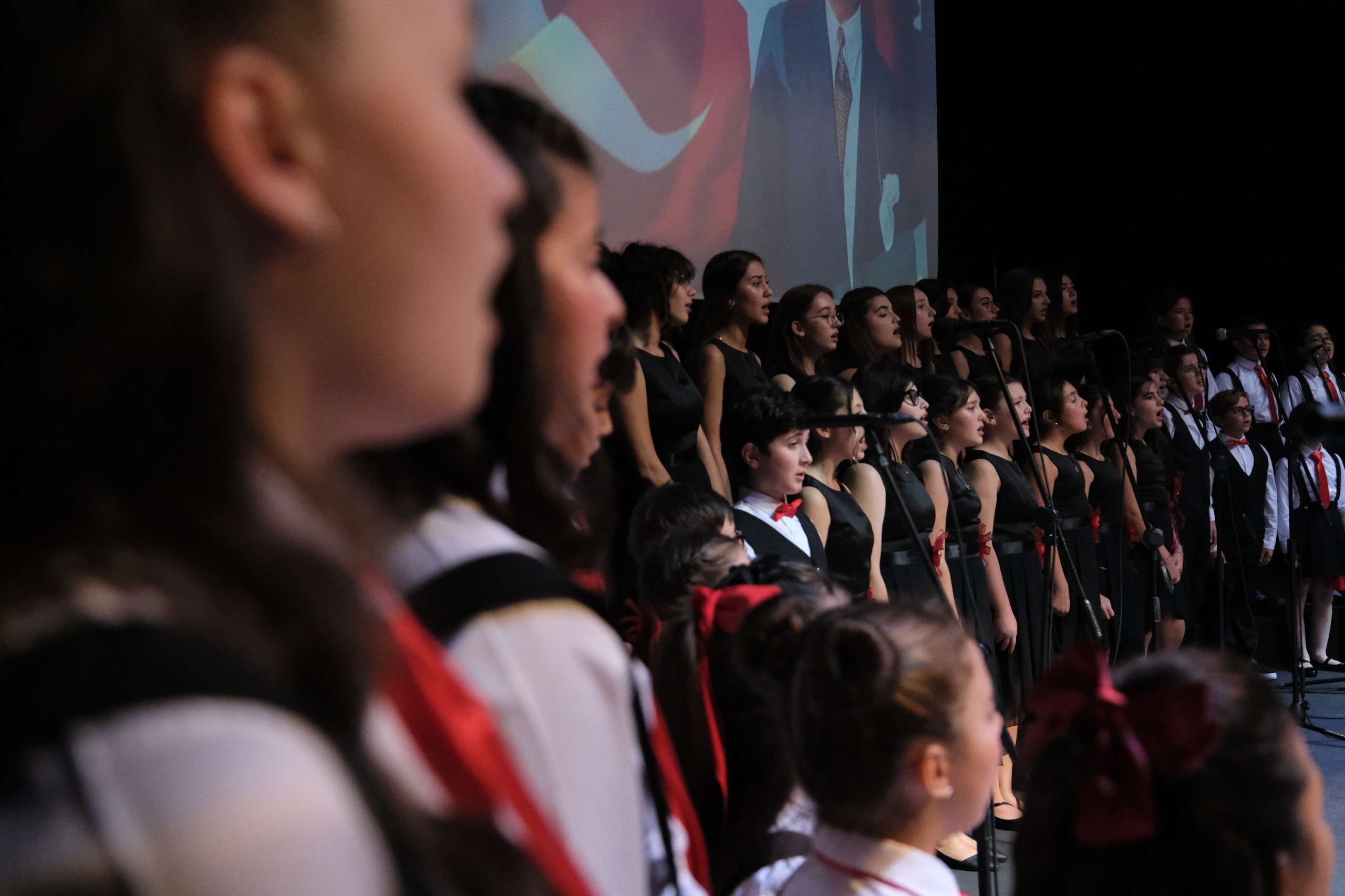 1-8-8 ALTIEYLÜL’DE CUMHURİYET COŞKUSU DOLU DOLU YAŞANDI