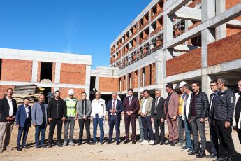 1-9-4-345x230 MUSTAFA CANBEY: “EDREMİT DEVLET HASTANESİ, KÖRFEZ BÖLGEMİZİN SAĞLIK ÜSSÜ OLACAK”