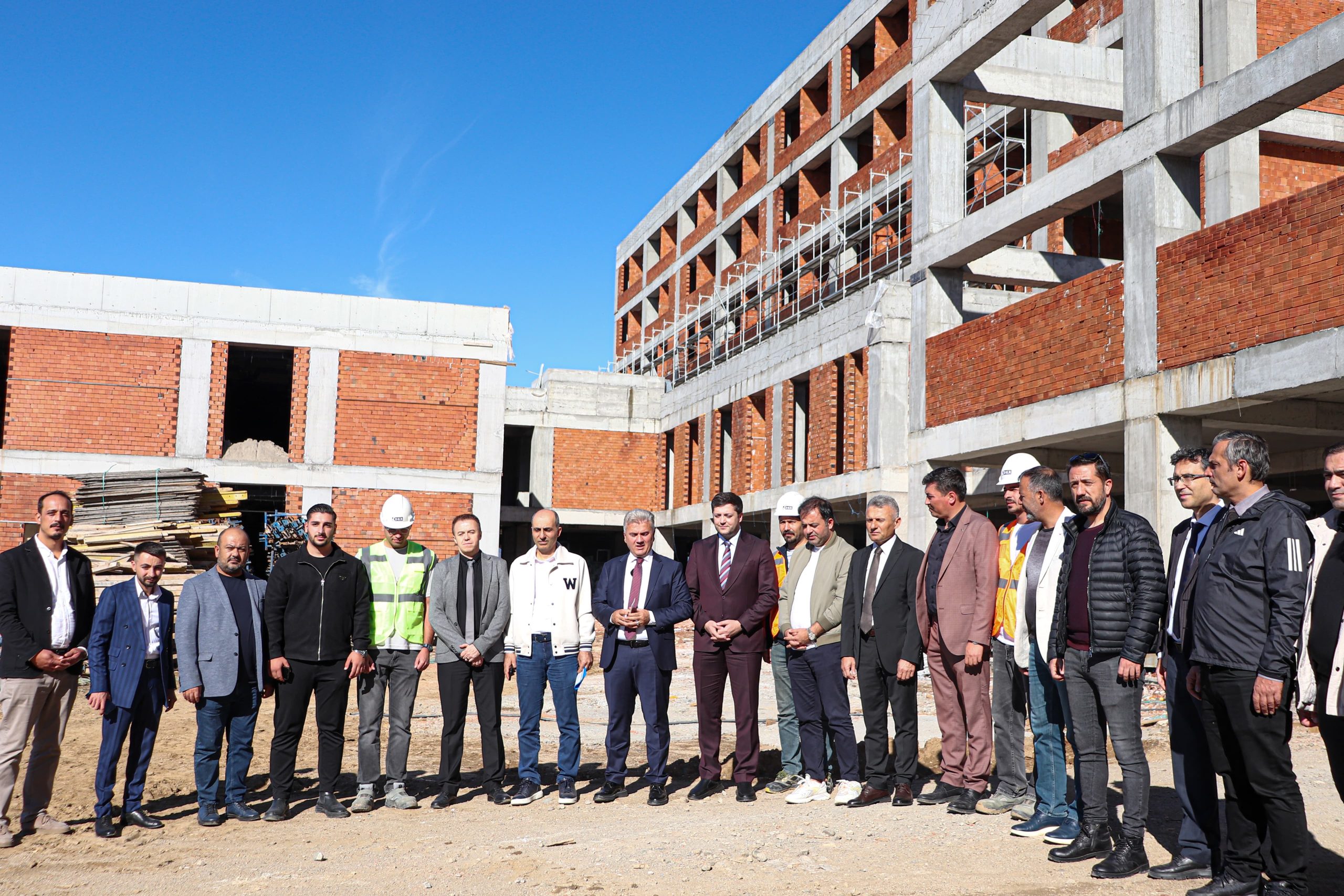 MUSTAFA CANBEY: “EDREMİT DEVLET HASTANESİ, KÖRFEZ BÖLGEMİZİN SAĞLIK ÜSSÜ OLACAK”