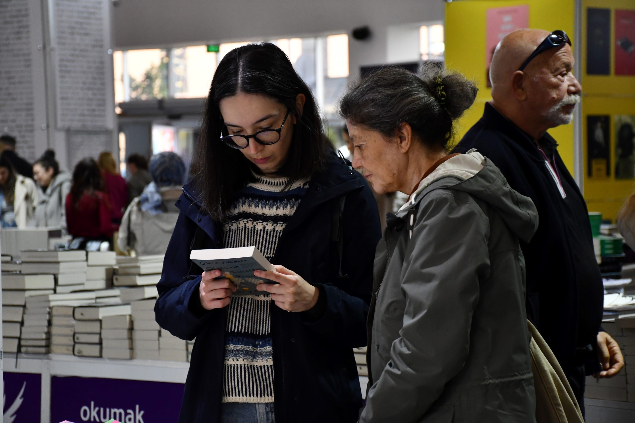 1-9-5-scaled Balıkesir Kitap Fuarı’nda medya, siyaset ve edebiyat rüzgârı esti