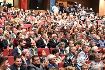 1.balikesir_kitap_fuari_coskuyla_acildi_5-345x230 1.Balıkesir Kitap Fuarı coşkuyla açıldı