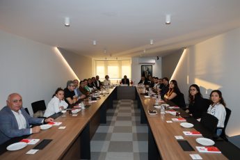 10-3-345x230 İlk protokol dersi babaanneden: ‘KALKACAĞIN YERE OTURMA’