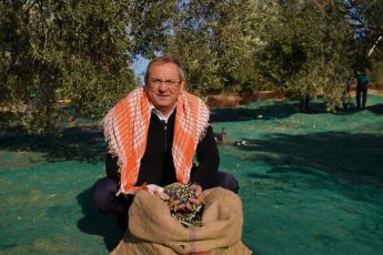 11-2-345x230 “Yerin altının değil, üstünün daha kıymetli olduğuna inanıyorum” diyen Başkan Mesut Ergin; “ZEYTİNYAĞI AYVALIK’IN VAZGEÇİLMEZ BİR KÜLTÜRÜDÜR”