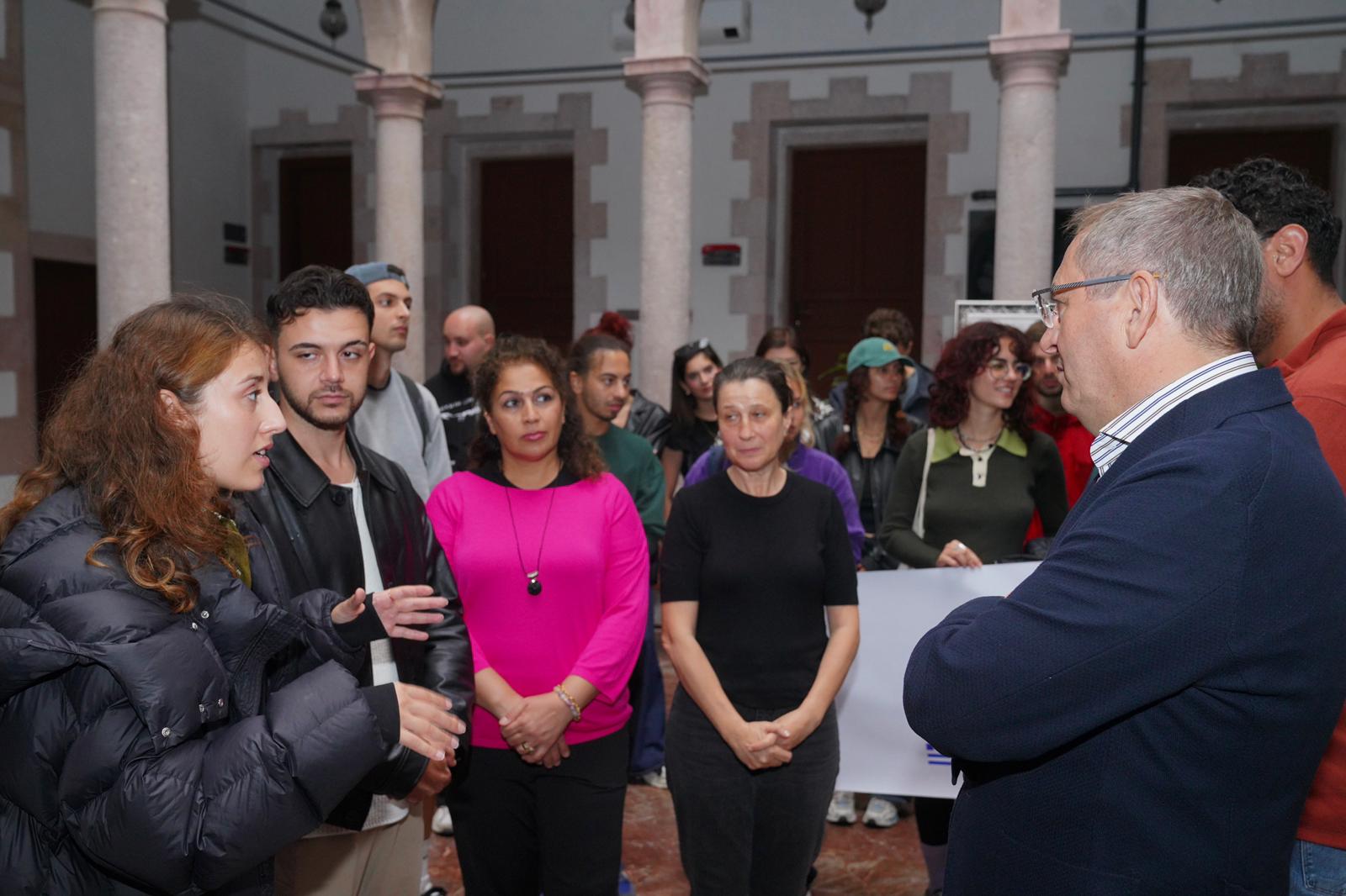 Ayvalık’ta Uluslararası Gençlik Projesi Kapsamında Zeytin Kültürü Deneyimi