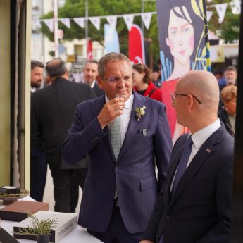 13-2-345x345 Ayvalık’ta Zeytin ve Zeytinyağı Büyük Festival Pazarı Açıldı.