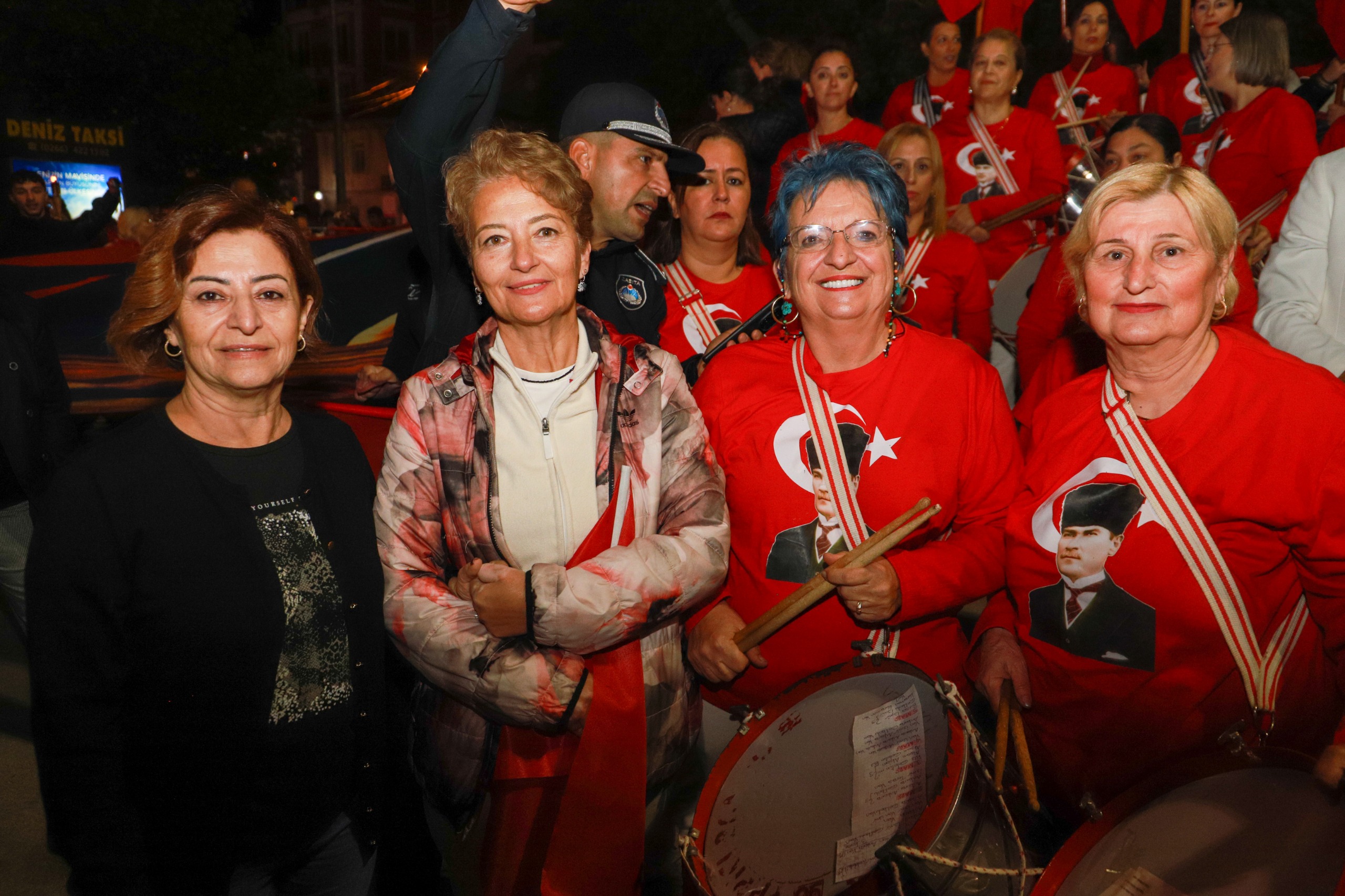 13-2 BURHANİYE’DE CUMHURİYET’İN 102. YILI FENER ALAYIYLA KUTLANDI