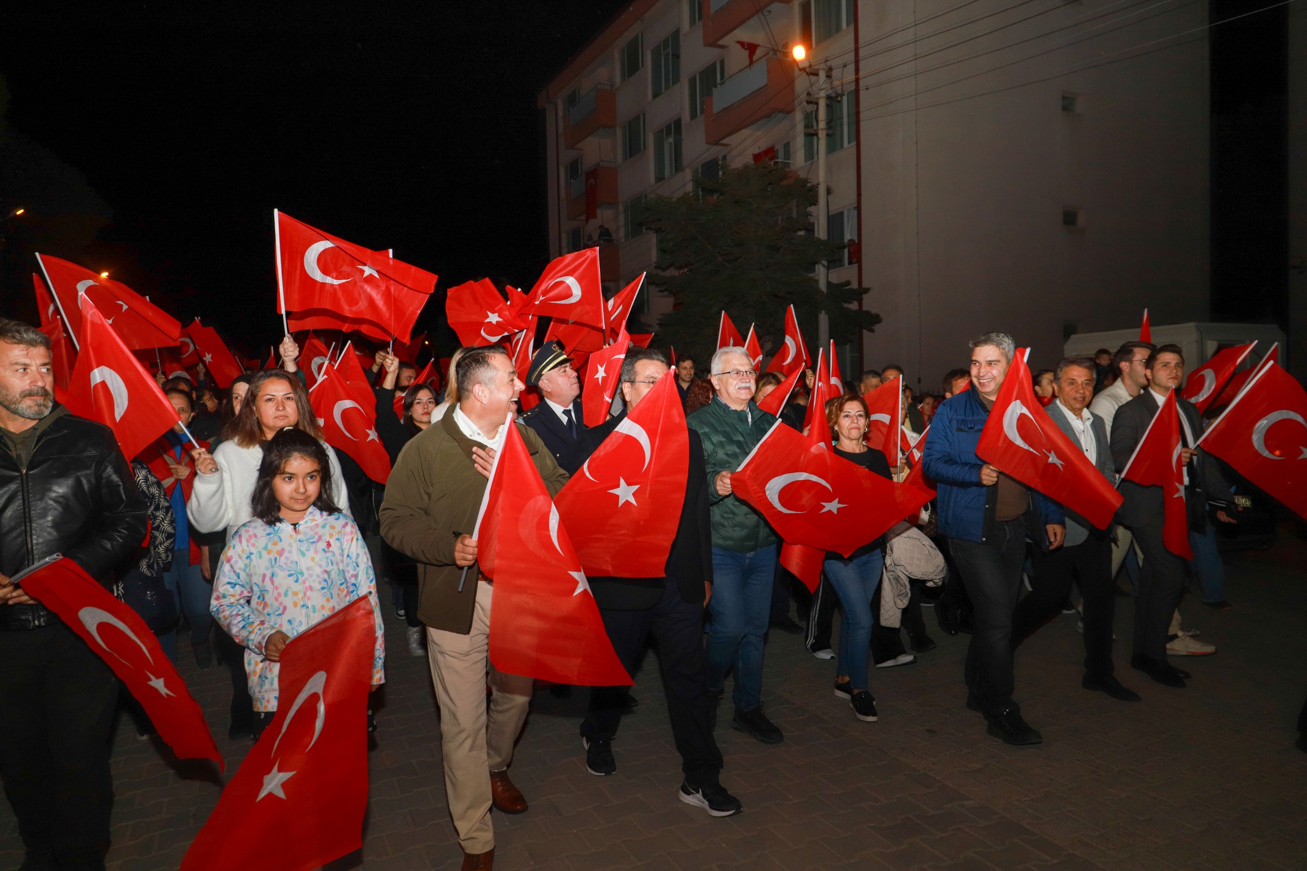 15 BURHANİYE’DE CUMHURİYET’İN 102. YILI FENER ALAYIYLA KUTLANDI