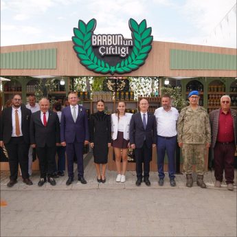 17-345x345 Ayvalık’ta Zeytin ve Zeytinyağı Büyük Festival Pazarı Açıldı.