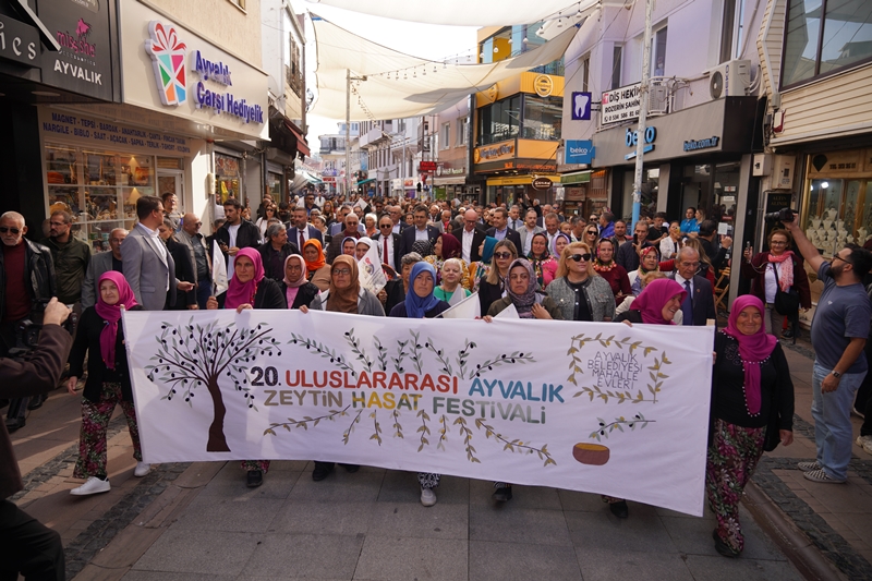 20.-AYVALIK-ULUSLARARASI-ZEYTIN-HASAT-VE-TURIZM-FESTIVALI-BASLADI-12 20. AYVALIK ULUSLARARASI ZEYTİN HASAT VE TURİZM FESTİVALİ BAŞLADI