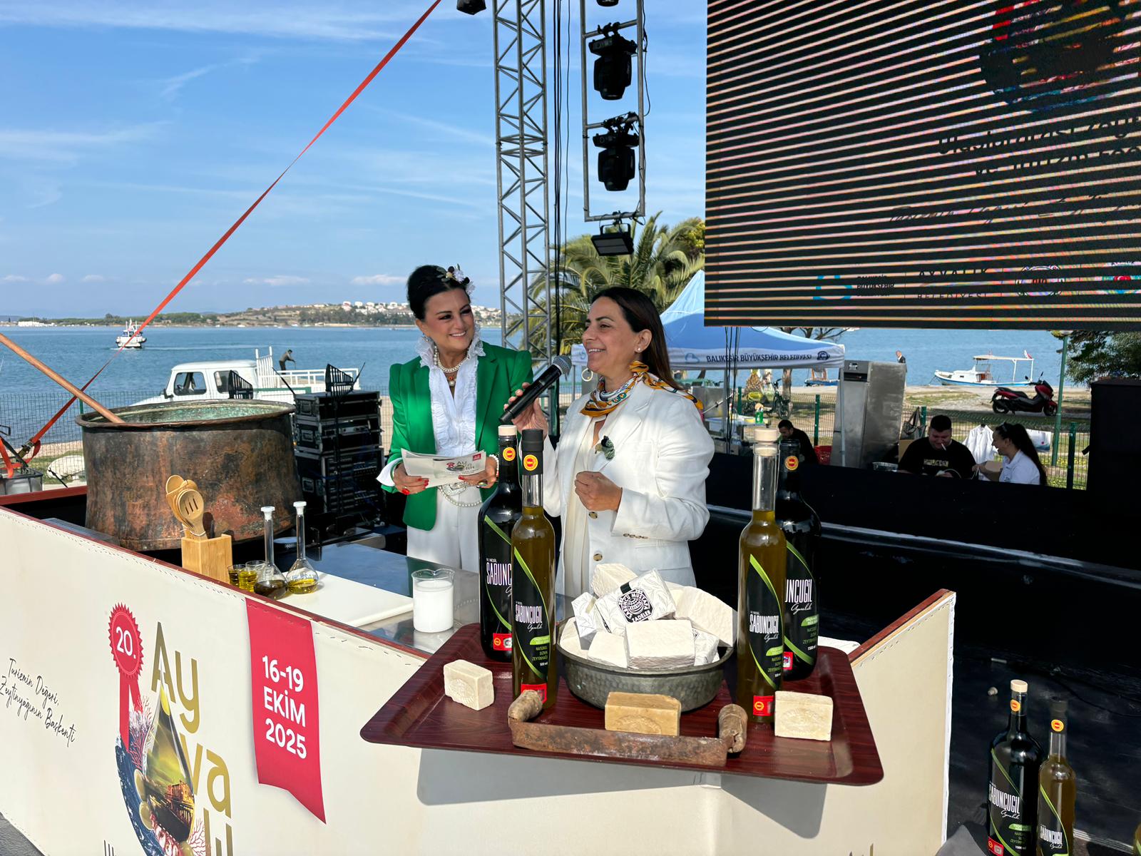 26 AYVALIK’TAN DOPDOLU PROGRAMIYLA BİR FESTİVAL DAHA GEÇTİ