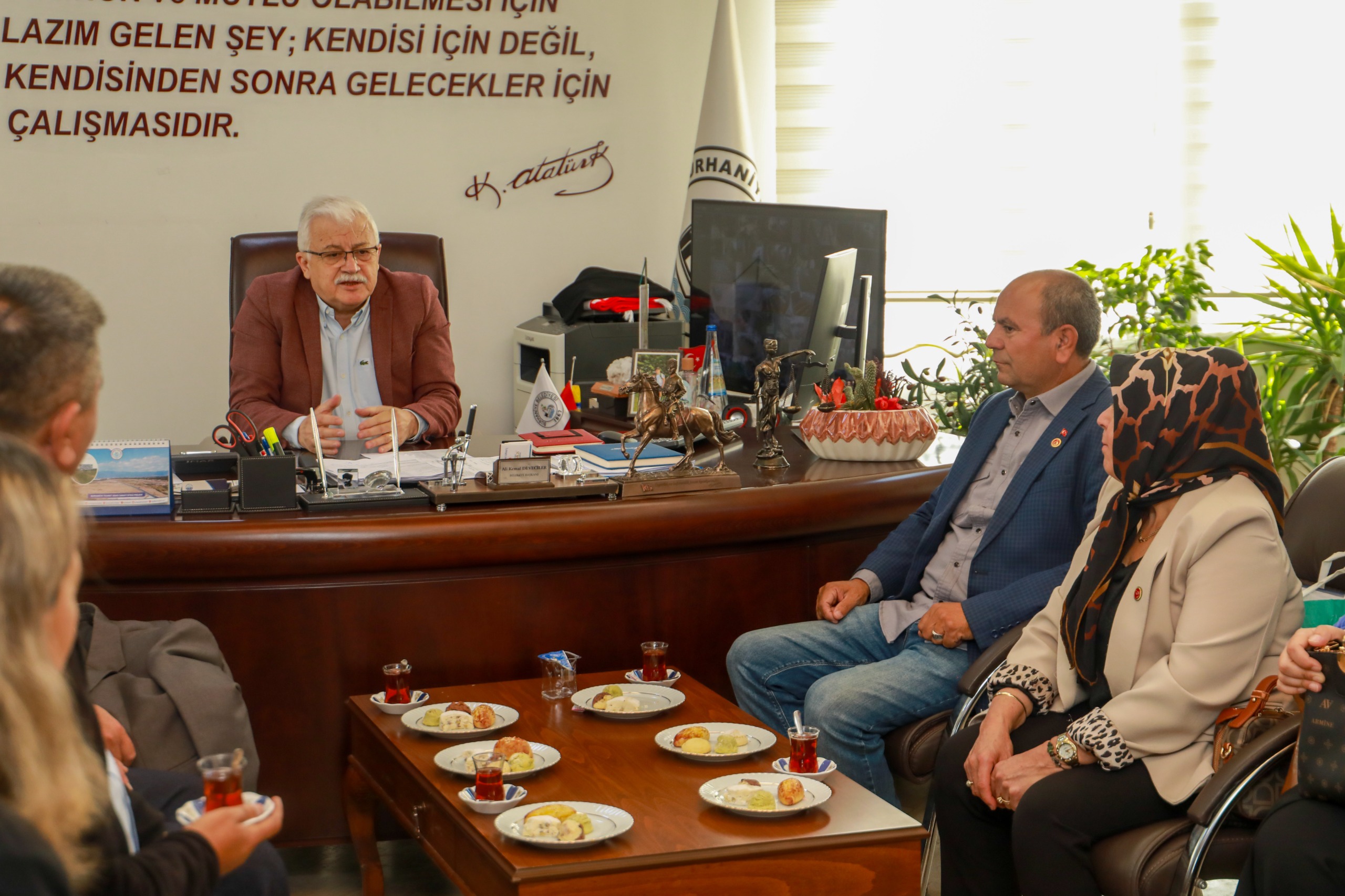 4-2 MUHTARLAR BURHANİYE BELEDİYESİNDE BİR ARAYA GELDİ