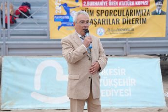 4-345x230 BURHANİYE’DE GELENEKSEL ÖREN ATATÜRK KUPASI PLAJ VOLEYBOLU TURNUVASI BAŞLADI