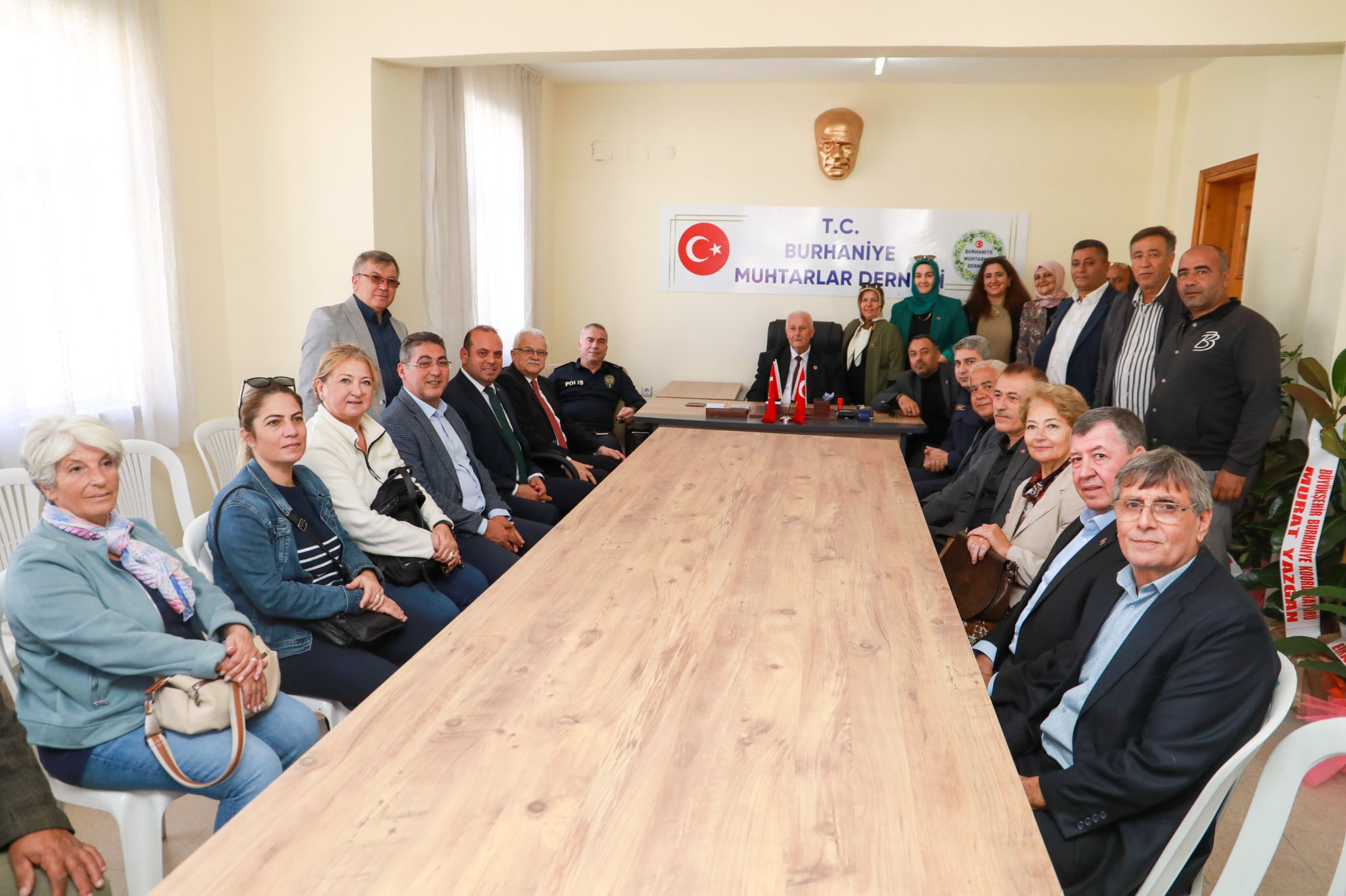 4-4 T.C. BURHANİYE MUHTARLAR DERNEĞİ AÇILDI