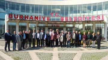 MUHTARLAR BURHANİYE BELEDİYESİNDE BİR ARAYA GELDİ