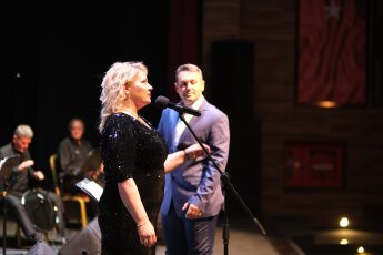 9-2-345x230 ALTIEYLÜL’DE YEŞİLÇAM EZGİLERİYLE NOSTALJİ DOLU BİR GECE