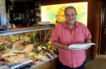 A.-Nedim-Atilla-345x226 ZEYTİN HASADI, KONSERLER, ZEYTİN VE ZEYTİNYAĞI PAZARI, SÖYLEŞİLER, PANELLER, WORSHOPLAR İLE DOPDOLU BİR FESTİVAL…