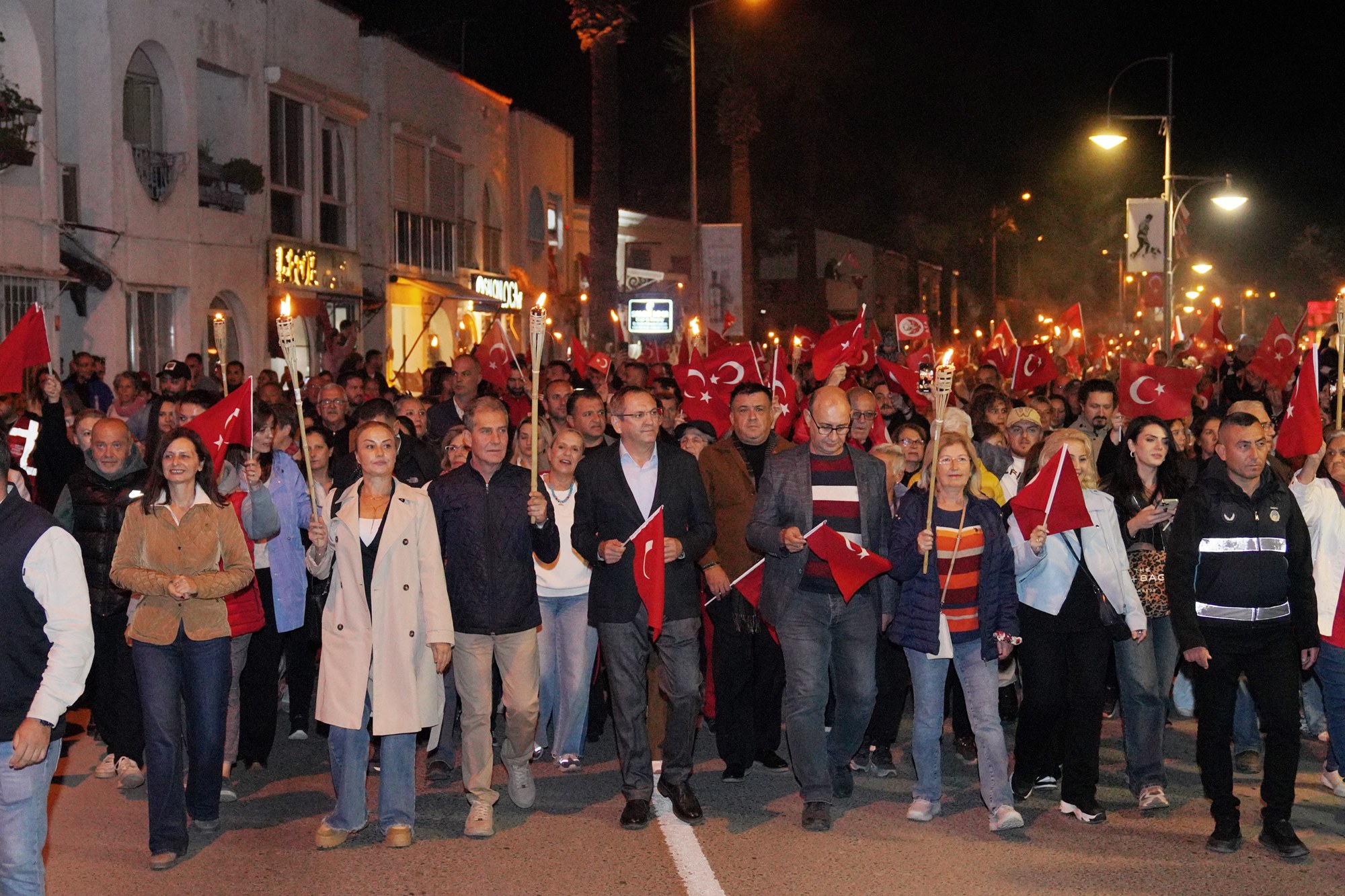 Ayvalikta-Cumhuriyetin-102.-Yili-Coskusu-10 Ayvalık’ta Cumhuriyet’in 102. Yılı Coşkusu!