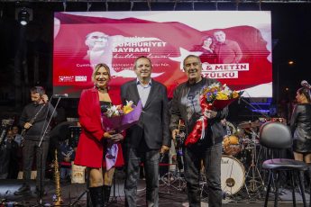 Ayvalikta-Cumhuriyetin-102.-Yili-Coskusu-2-345x230 Ayvalık’ta Cumhuriyet’in 102. Yılı Coşkusu!