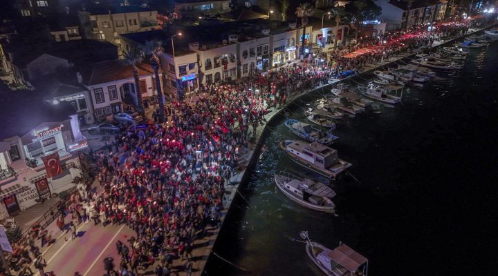 Ayvalık’ta Cumhuriyet’in 102. Yılı Coşkusu!