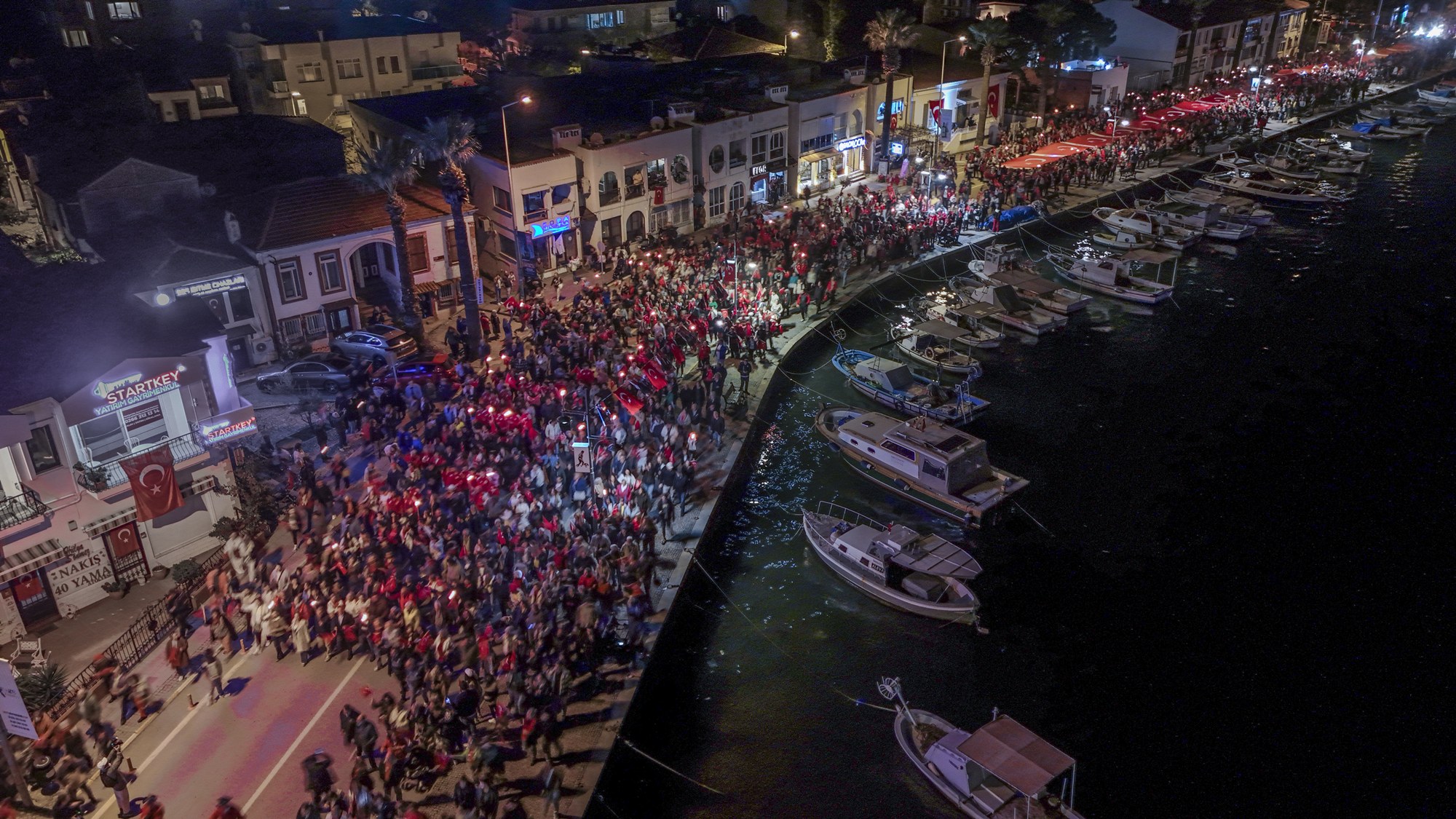 Ayvalık’ta Cumhuriyet’in 102. Yılı Coşkusu!