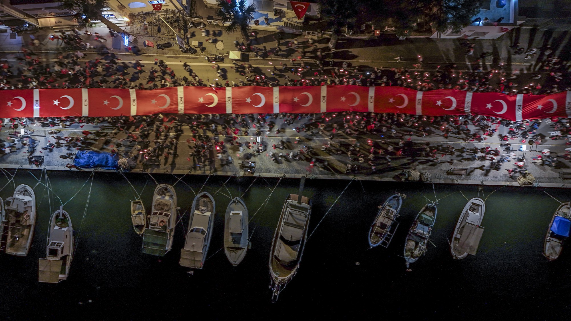 Ayvalikta-Cumhuriyetin-102.-Yili-Coskusu-5 Ayvalık’ta Cumhuriyet’in 102. Yılı Coşkusu!