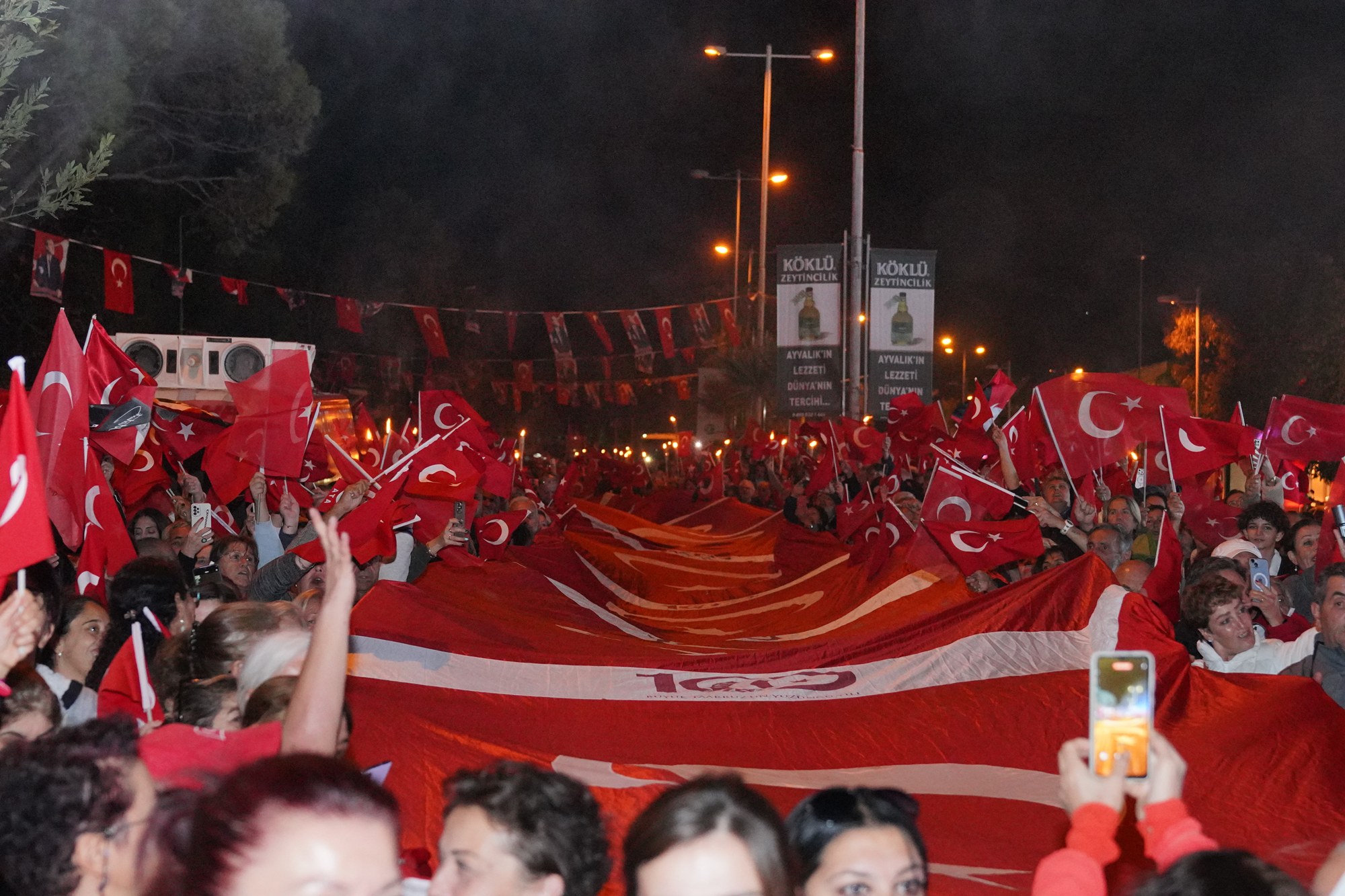 Ayvalikta-Cumhuriyetin-102.-Yili-Coskusu-8 Ayvalık’ta Cumhuriyet’in 102. Yılı Coşkusu!