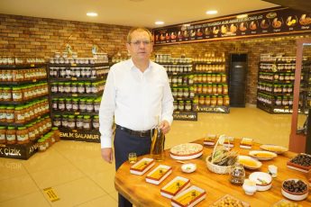 Ayvlik-zeytinyagi-nefasetiyle-unlu-345x230 MESUT ERGİN; FESTİVAL, AYVALIK’IN TURİZMİNE VE EKONOMİSİNE DE BÜYÜK GÜÇ KATIYOR