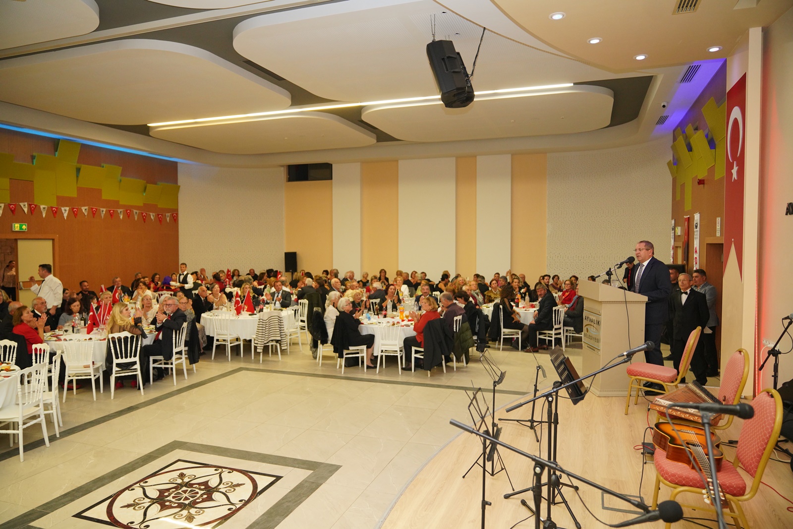 Cumhuriyetin-102.-yili-kapsaminda-Ayvalik-Ataturkcu-Dusunce-Derneginin-ev-sahipliginde-duzenlenen-bulusma-5 Cumhuriyet'in 102. yılı kapsamında, Ayvalık Atatürkçü Düşünce Derneği'nin ev sahipliğinde düzenlenen buluşma