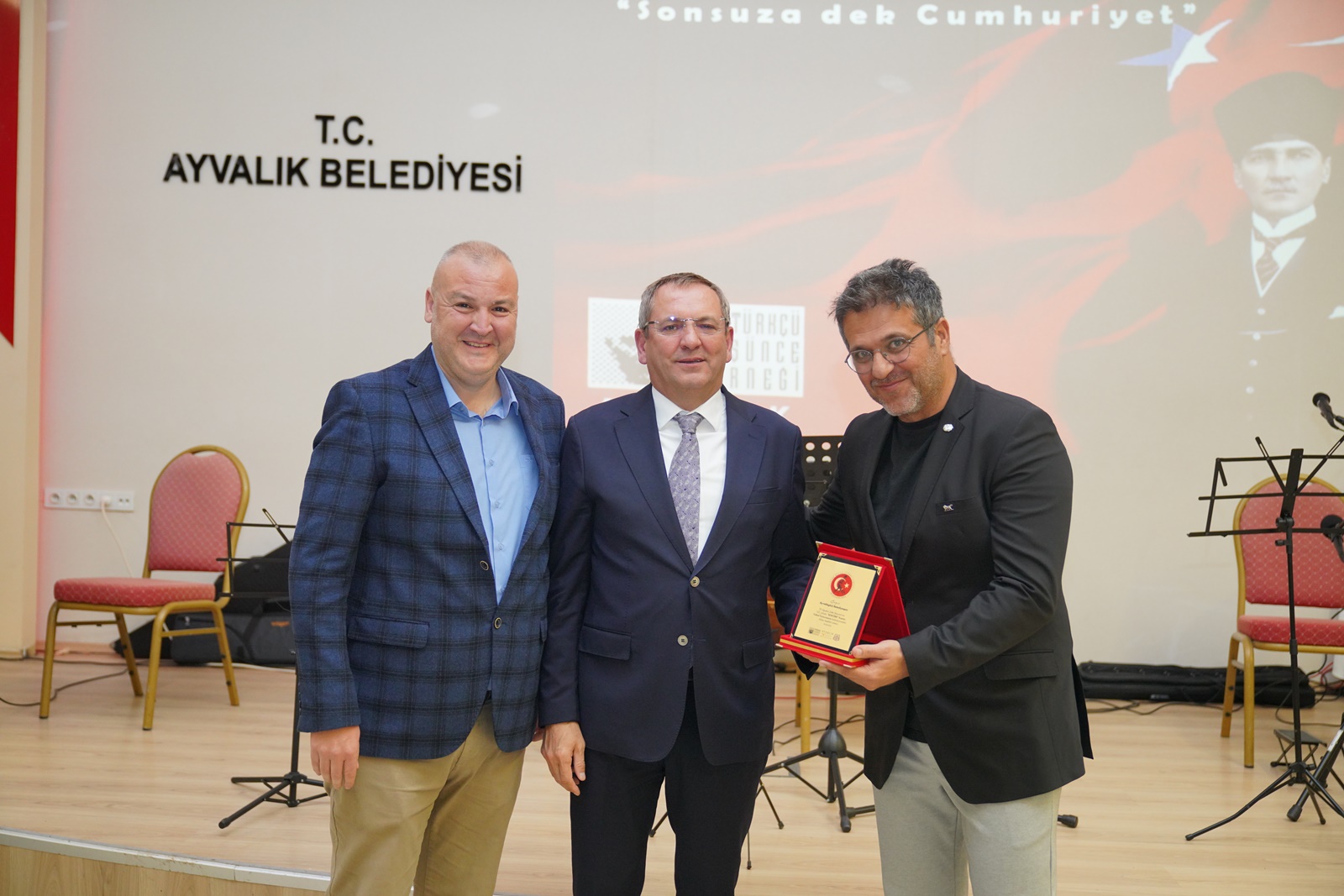 Cumhuriyetin-102.-yili-kapsaminda-Ayvalik-Ataturkcu-Dusunce-Derneginin-ev-sahipliginde-duzenlenen-bulusma-7 Cumhuriyet'in 102. yılı kapsamında, Ayvalık Atatürkçü Düşünce Derneği'nin ev sahipliğinde düzenlenen buluşma