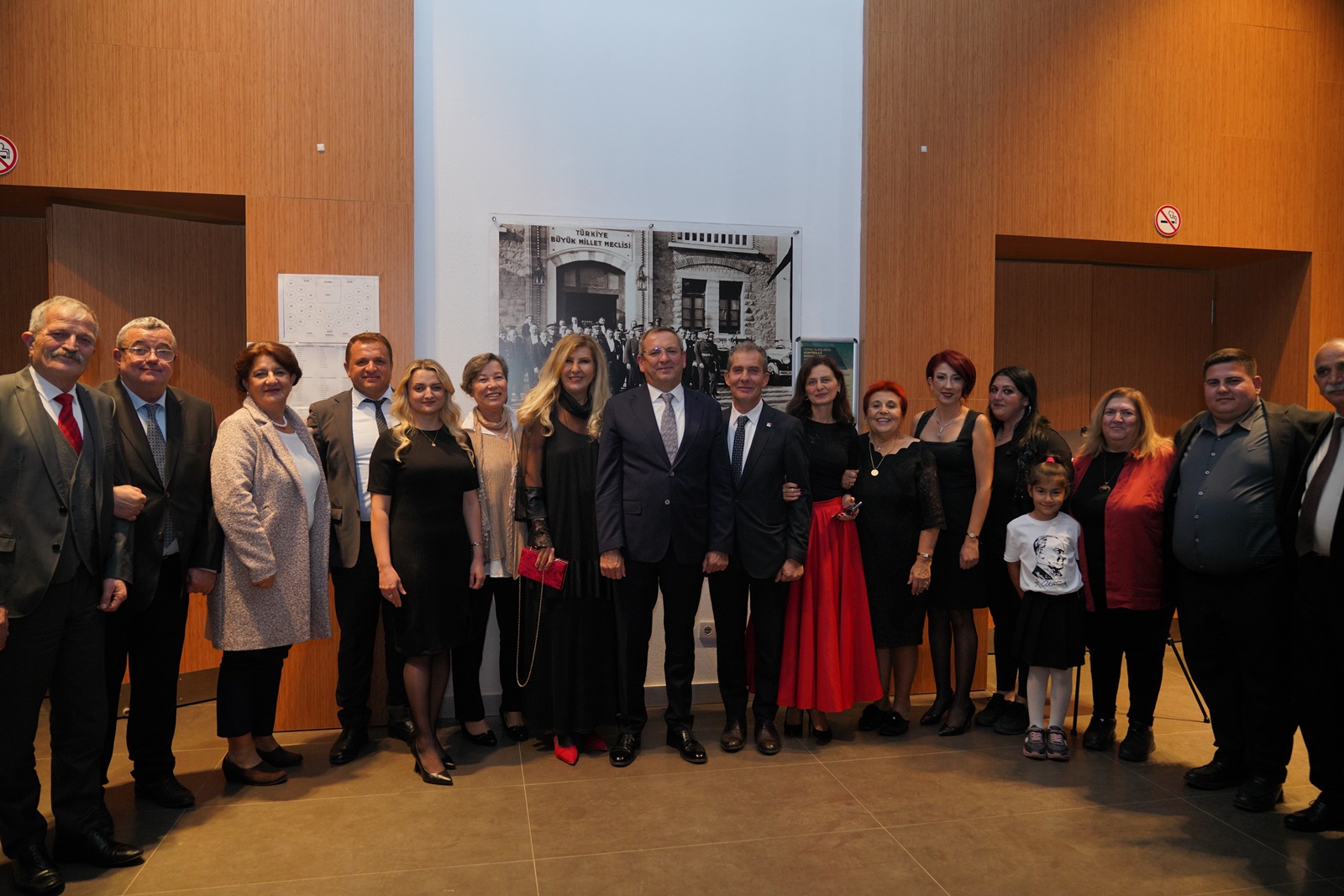 Cumhuriyetin-102.-yili-kapsaminda-Ayvalik-Ataturkcu-Dusunce-Derneginin-ev-sahipliginde-duzenlenen-bulusma-8 Cumhuriyet'in 102. yılı kapsamında, Ayvalık Atatürkçü Düşünce Derneği'nin ev sahipliğinde düzenlenen buluşma