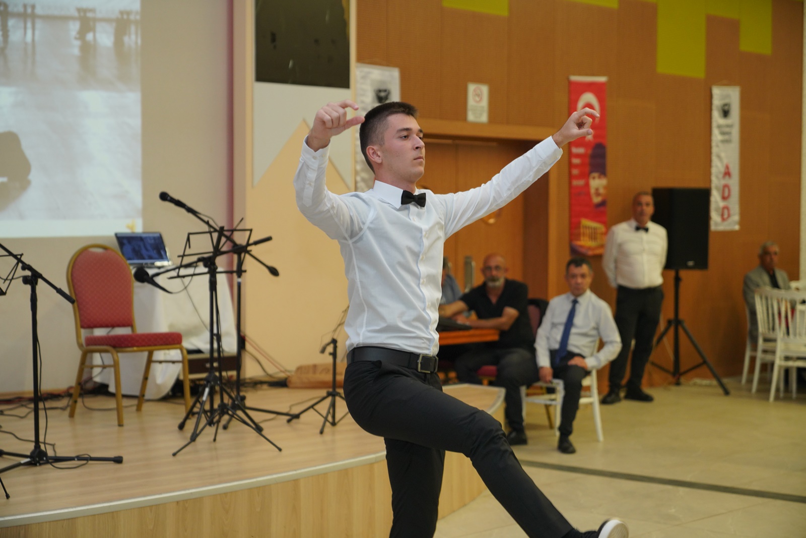 Cumhuriyetin-102.-yili-kapsaminda-Ayvalik-Ataturkcu-Dusunce-Derneginin-ev-sahipliginde-duzenlenen-bulusma-9 Cumhuriyet'in 102. yılı kapsamında, Ayvalık Atatürkçü Düşünce Derneği'nin ev sahipliğinde düzenlenen buluşma