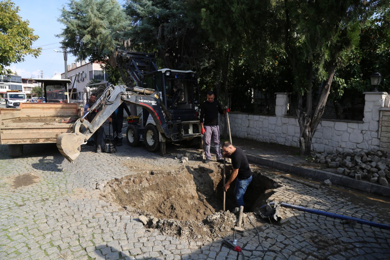 Edremit-3 Edremit Belediyesi’nde altyapı çalışmaları devam ediyor