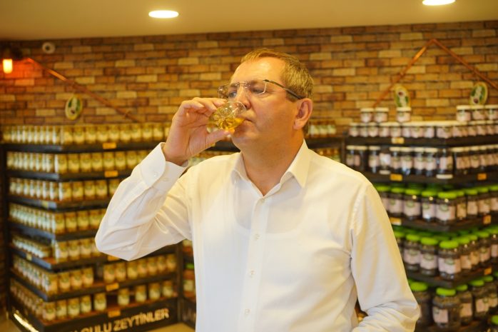 Erken-hasat-yeni-sikim-tat-kontrolu-698x465 Ayvalık Belediye Başkanı Mesut Ergin’den internet üzerinden Ayvalık zeytinyağı alacak olan tüketicilere uyarı!