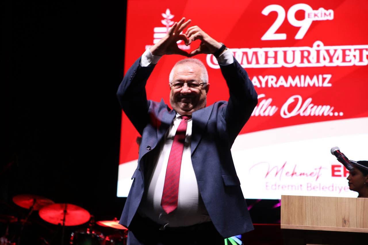 IMG_3169  Cumhuriyet’in 102. Yıldönümü Edremit’te coşkuyla kutlandı