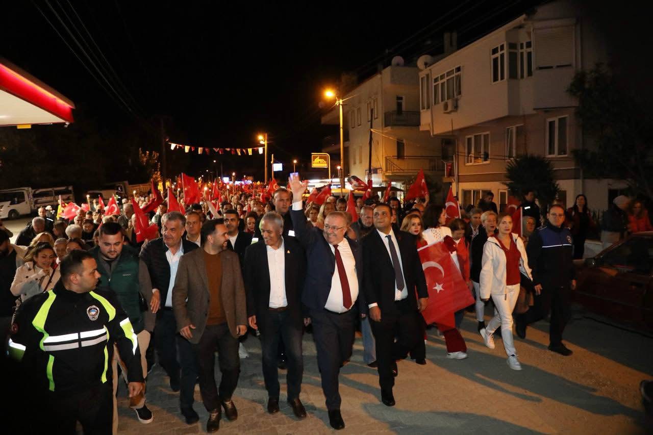 IMG_3170  Cumhuriyet’in 102. Yıldönümü Edremit’te coşkuyla kutlandı