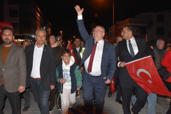 IMG_3172-345x230  Cumhuriyet’in 102. Yıldönümü Edremit’te coşkuyla kutlandı