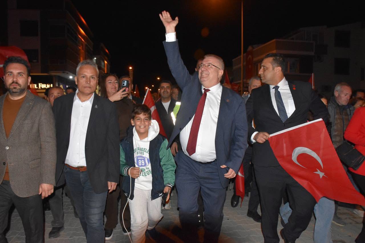 IMG_3172  Cumhuriyet’in 102. Yıldönümü Edremit’te coşkuyla kutlandı