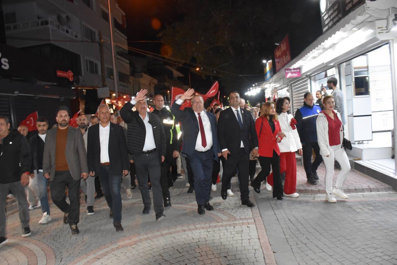 IMG_3174  Cumhuriyet’in 102. Yıldönümü Edremit’te coşkuyla kutlandı