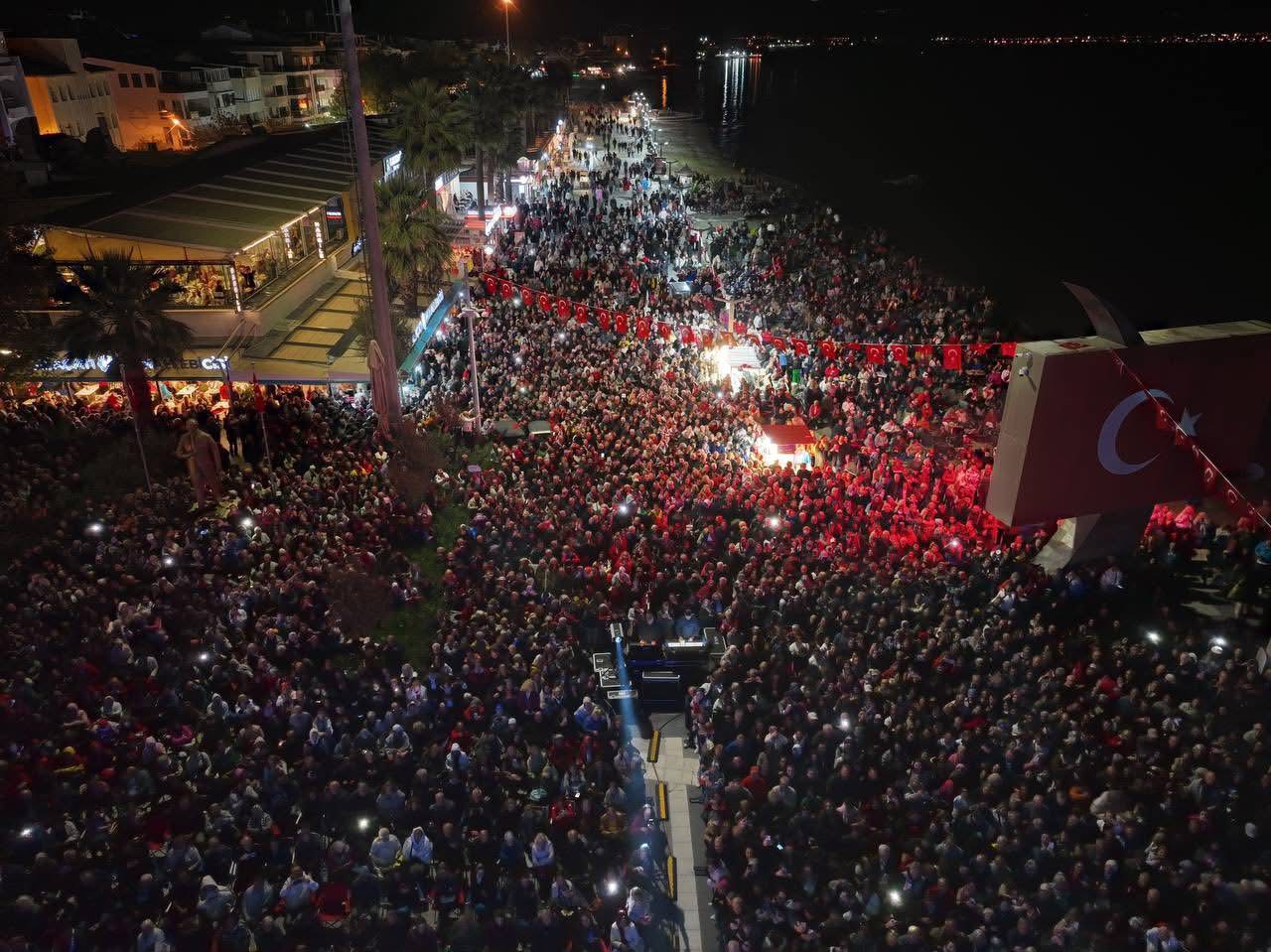 IMG_3175  Cumhuriyet’in 102. Yıldönümü Edremit’te coşkuyla kutlandı