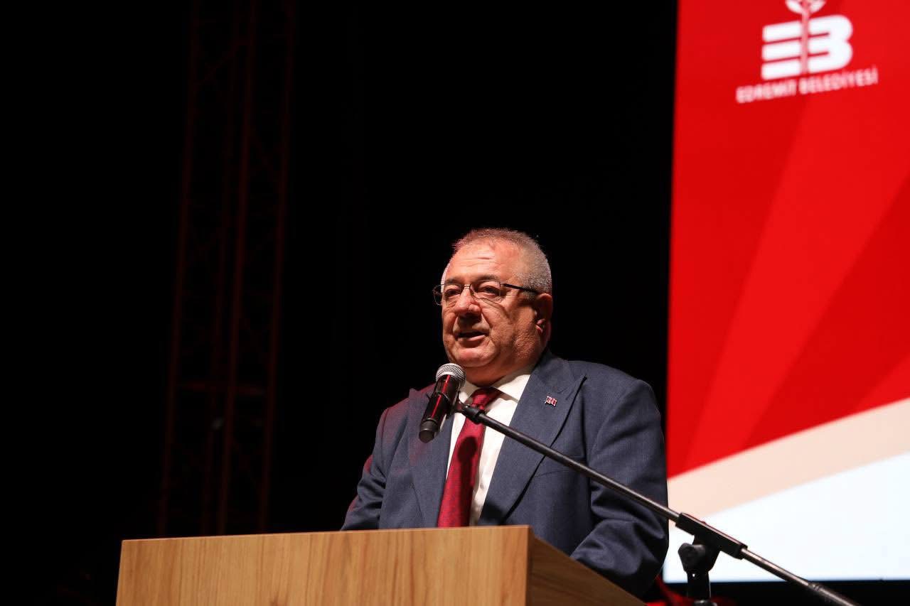 IMG_3178  Cumhuriyet’in 102. Yıldönümü Edremit’te coşkuyla kutlandı