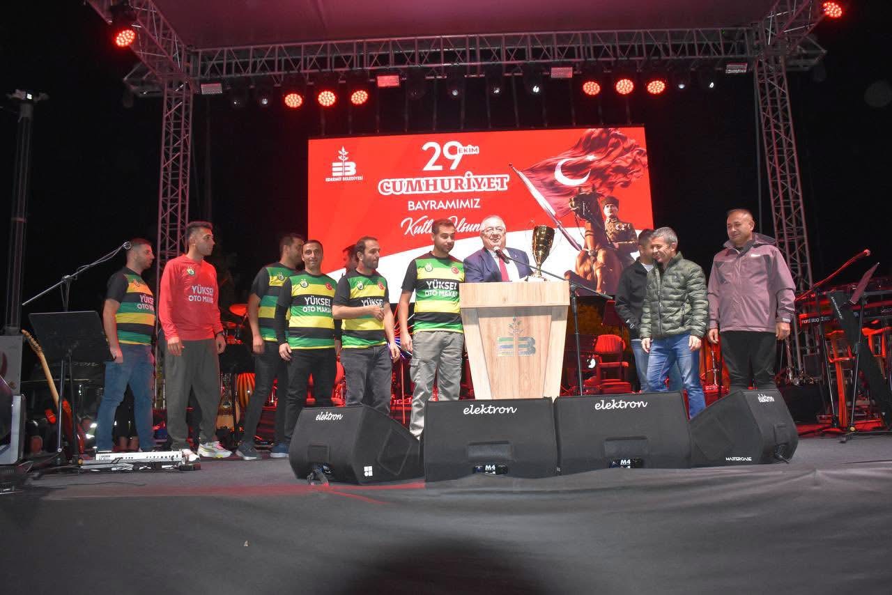 IMG_3180  Cumhuriyet’in 102. Yıldönümü Edremit’te coşkuyla kutlandı