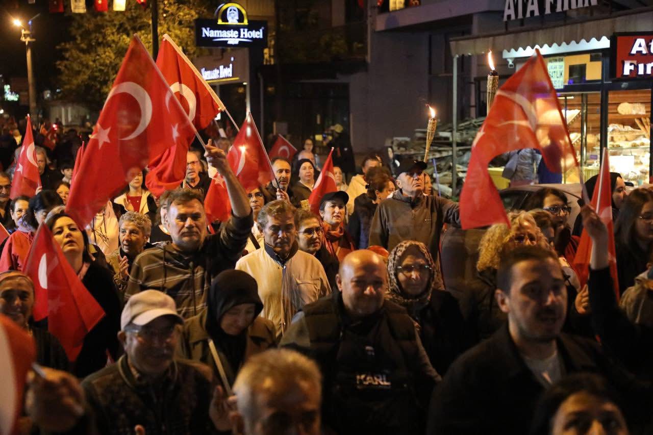 IMG_3181  Cumhuriyet’in 102. Yıldönümü Edremit’te coşkuyla kutlandı