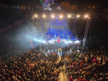 IMG_3185-345x258  Cumhuriyet’in 102. Yıldönümü Edremit’te coşkuyla kutlandı