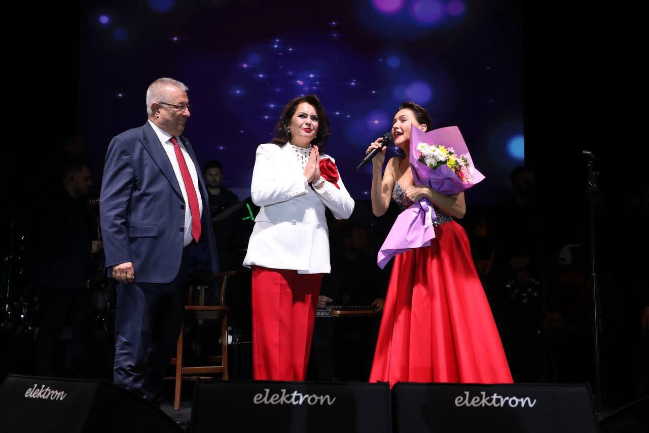 IMG_3186  Cumhuriyet’in 102. Yıldönümü Edremit’te coşkuyla kutlandı