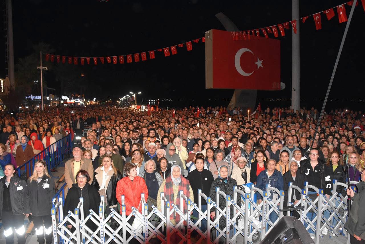 IMG_3192  Cumhuriyet’in 102. Yıldönümü Edremit’te coşkuyla kutlandı